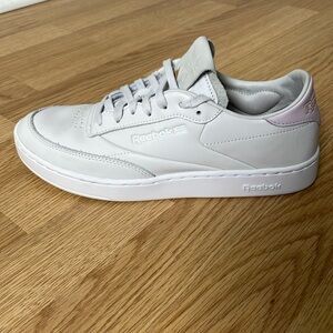 Women’s Reebok Classic Sneakers White and Pink